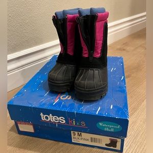 NWOT Totes Kids snow boots 🥾
